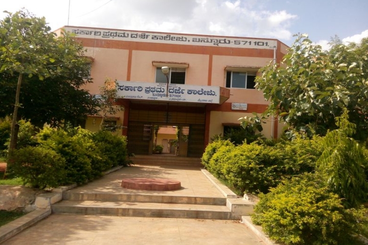 https://cache.careers360.mobi/media/colleges/social-media/media-gallery/22799/2019/6/13/Campus View of Government First Grade College Bannur_Campus-View.jpg